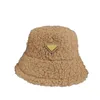 Designer Bucket Hat Fashion Lamb Wool Cap Mens Femmes Capes de bonnet Chapeaux de pêcheur chaud 6 couleurs