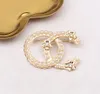 2 Colons Fashions Brand Designers C Lettres Brooches 18k Gold Brooch Fleur Crystal Sigle Pin Small Sweet Wind Bijoux Accessoires de mariage Cadeau de mariage