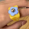 Bröllopsringar ins mode söt färgglada akryl harts älskar blomma ring transparent finger smycken för kvinnor flickor fest gåvor