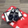 Designer Sapatos casuais Mulheres mocassins de fivela de letra Bordado de camurça sandálias de couro de couro capoeira sandália de plataforma de luxo