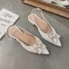 Sandali Scarpe da donna 2023 Fiore Baotou Estate a punta francese Retro Perla Fata Moda Sexy