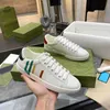 Sneakers White Shoe Embroidered Sneaker Leather Embroidered Red Green Stripes Interlocking Walking Sports Designer Bee Italy Ace shoes AA