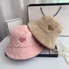 Diseñadores de moda Orejeras Invierno Hombre Mujer Cubo Sombrero Sombreros ajustados Bonnet Al aire libre Fedora Tela impermeable Patchwork de cachemira Letras de lujo para regalos de Navidad