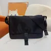 Umhängetaschen Designer Nylon Brieftasche Hochkapazität Freizeitkreuzkörper leichter Luxus für Frauen klassische Brand -Einkaufsbörsen 220215