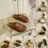 Sandals Sandals кожа плоская коричневая черная тройная белая замшевая дизайнерская слайды размером 35-41 женские женские повседневные туфли зима на открытом воздухе модные роскошные тапочки роскошные тапочки