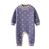 Baby's Romper 2022 Autumn and Winter Ubrania super urocze wygodne swetra moda klasyczna litera jednoczęściowe ubrania dla chłopców Dziewczęce Koś