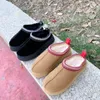 2022 رائجة البيع AUSG منصة امرأة الشتاء التمهيد مصمم حذاء من الجلد Tazz أحذية الكستناء الأسود الدافئة الفراء النعال الجوارب الداخلية