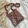 Kopplingspåsar 2022 Vintermjuk plysch Tygväska kvinnors rosa bruna leopard axel enkel varm trasa damer crossbody handväska för flicka
