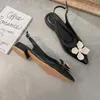 Sandali Scarpe da donna 2023 Fiore Baotou Estate a punta francese Retro Perla Fata Moda Sexy