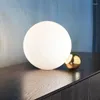 Lampes de table nordique moderne minimaliste pour salon blanc lumière fer trépied laiteux princesse lampe