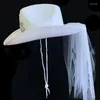 Beretten 2 van de handgemaakte vrouwen bruid cowgirl hoed bruids schouderband westerse glans witte fedora met parel decor garen sluier