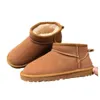 Märke Barn Flickor Mini snöstövlar Winter Warm Toddler WGG Boys Barn Barn Plysch Varma Skor storlek EU21-35