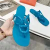 Modetofflor 5A Läder Kvinnor Flip Flops Ny stil Sexiga designerskor Klassisk Lyx Topp Märke Jelly Clour Duschrum Gris Nosform EUR36-41 Bekväm inomhus