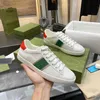 Sneakers White Shoe Embroidered Sneaker Leather Embroidered Red Green Stripes Interlocking Walking Sports Designer Bee Italy Ace shoes AA