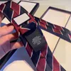 Nekbladen heren tie ontwerper business casual vrouwen mode bruiloft tie mannen letters zijden hunkeren unisex met dooskleding