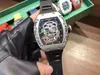 Armbandsurer för män automatiska mekaniska klocka. Fällbar spänne Importerad gummi Watchband Skull Ghost Head Watch Size 43x50mm