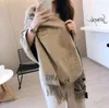 2022 Ny lyx V -halsduk Kashmir tjockt sjal kvinnor långa vinter wram pashmina wraps hijab med tassel bufanda foulard 2022