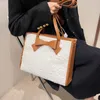 Borse da sera Tote invernale in lana di agnello sintetica per donna Borsa a tracolla in soffice peluche Borsa a mano con fiocco di design di lusso Grande shopper femminile calda