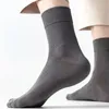 Calcetines para hombres 98% de algodón puro Hombre de moda sólida