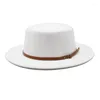 ベレーツの女性帽子帽子ファッション2022ボウラー帽子の男子太陽フェルトチャペルビーチエレガントな魅惑的な結婚式の写真ヘッドギアカップル