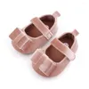 Primeiros caminhantes sapatos de bebê meninas nascidas walker princesa plana anti-deslizamento de borracha sola soleira sapato de berço infantil mocassins Mary jane