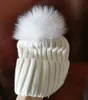 Patch pompom czapka czapka/czaszki czaszki białe kobiety zimowe ciepłe bobble czapki czaszki czaszki