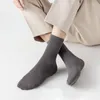 Calcetines para hombres 98% de algodón puro Hombre de moda sólida