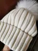 Patch Pompom Beanie Şapka/Kafatası Kapakları Beyaz Kadınlar Kış Sıcak Bobble Hats Kafatası Kapakları