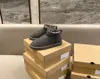 2022 Designer Snow Boots Suede schoenen klassieke korte mini vrouwen houden dames pluche casual kastanje zwart grijs aus u5854 warme laarzen us4.5-11