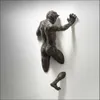 装飾的なオブジェクト図形模倣銅の壁の装飾抽象キャラクター樹脂ロッククライミングマン彫像彫刻の背景AR1754964