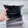 Bolsos Totes Bolso Bolso de diseñador Mujeres Imitación clásica Famosa marca Cuero Raya Carta Empalme Un hombro Bolso de reloj de arena Estilo de moda Cartera de fiesta