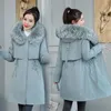 Kvinnors dikerockar 2022 Kvinnor Winter Jacket 8xl Slim Long Coat Casual Parkas Big p￤ls krage ullfoder huva utkl￤der bomull varm kvinna