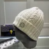 Designer kvalitet stickad hatt bokstav pullover hattar varm kall mössa personlighet yuppie kalla kepsar män och kvinnor