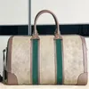 Große Savoy-Reisetasche, ineinandergreifende G-Taschen, Jumbo-G-Geldbörsen, grün, rot, Webstreifen, Gürtelschnalle, Riemenschloss, Schlüsselhalter, Gepäckanhänger, Beigefarbenes Ebenholz-Canvas, brauner Lederbesatz