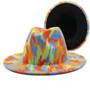 Berets Tie-Dye Patchwork Fedora Hoeden voor vrouwen kleurrijke graffiti brede zuige panama tophoed heren kunstmatige wol Britse stijl jazz caps