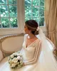Vinage Spitze A-Linie Brautkleider Sheer Langarm V-Ausschnitt Überrock Zug Brautpartykleider für Garden Country Robe De Marriage