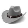 Baretten maat 56-58 cm westerse cowgirl hoed voor vrouwen opgerolde rand cowboy fedora hoeden met lederen brede rand herfst wol vilt luxe man