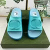 Damer Damer Pantoufles Sandaler Tofflor Designer Sandaler Män Sandal Tofflor Slides Nylon Poolkudde Komfort Läder Platt Lyxplattform Pantoufles Sandaler