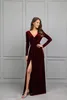 Velluto bordeaux maniche lunghe una linea abiti da damigella d'onore sexy spacco aperto sul retro abiti da ballo da sera formale per le donne arabo Aso Ebi plus size abito da sposa CL1280