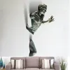 Decoratieve objecten Beeldjes 3D Through Wall Figuur Sculptuur Hars Galvaniseren Imitatie Koper Abstract standbeeld Woonkamer Home Decor 221017