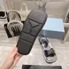 2022 Designe Sandals feminino Couro Plataforma à prova d'água Sapatos de calcanhar áspero Festas de fivela de metal Luxury Sexy Slide Tamanho 35-40