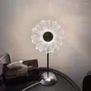 Lámparas de mesa Nordic Cute Desktop Small LED Flower Lamp Escritorio redondo moderno para dormitorio Oficina Mesitas de noche Estudio Nightstands