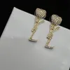 Ladies Heart Earrings Classic Designer ￶rh￤ngen lyxiga kvinnliga smycken glitter diamant y ￶rat pearl ￤lskare stud present party