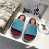 Neue 2022 Strand Hausschuhe Mode Dicken Boden Designer Frauen Schuhe Cartoon Alphabet Dame Plattform Leder Heels Brief Slides Sexy High Heel Beige