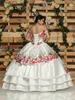 Robes de 15 ans 2023 robes de Quinceanera noires avec des fleurs appliques épaules dénudées à lacets doux 16 XV robe de bal blanche