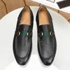 Scarpe di lusso di design Mocassini Princetown Fibbia in metallo Scarpe da uomo piatte con ricamo in pelle da uomo taglia 38-46