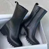2022 Nya modest￶vlar Kvinnor Betty Boots Tall Rain Boot Shoes High Heels PVC Rubber Beeled Platform Knee-High Black Waterproof Outdoor Rainshoes Top Quality