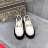 2022 Novos sapatos de vestido de moda sapatos planos sapatos casuais festas de casamento de casamento de qualidade alto negócio de salto alto