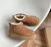 حذاء بوت صغير للغاية مصمم للسيدات منصة أحذية ثلجية من الفراء أستراليا أحذية دافئة من الجلد الطبيعي للكستناء للكاحل منفوش للنساء