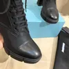 Designer-Damenstiefel aus echtem Leder mit Seidenstoff, Schaffell an den Fußpolstern, dicker Schnürstiefel, hochhackige Martin-Stiefel, seitlicher Reißverschluss, schlankmachende, mittelhohe, lässige Stiefeletten